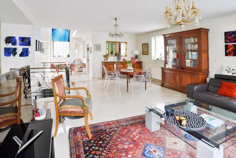 Maison - 207 m² - 8 pièces