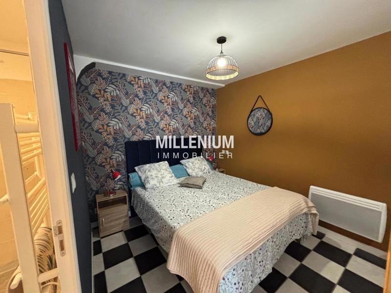 Maison - 2 400 m² - 15 pièces