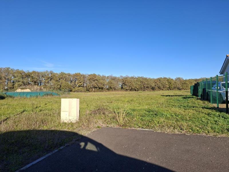 Terrain constructible - 834 m²