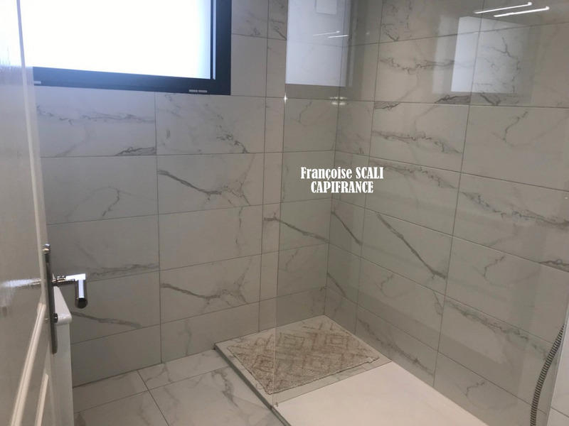 Maison - 238 m² - 7 pièces