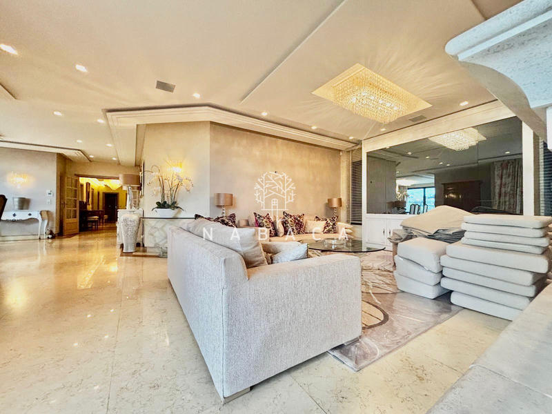 Appartement - 218 m² - 2 pièces