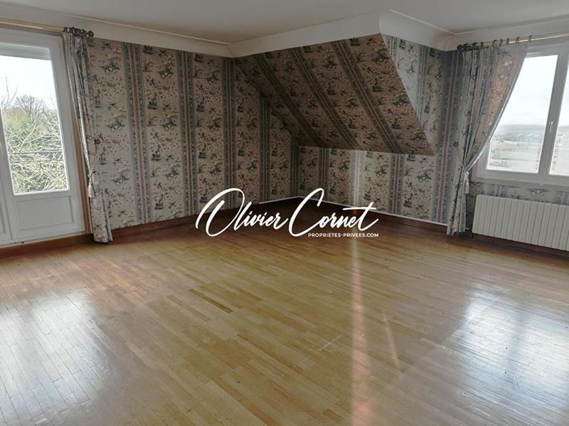 Maison - 230 m² - 7 pièces