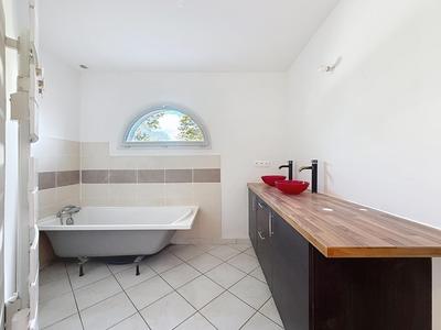 Maison - 215 m² - 7 pièces