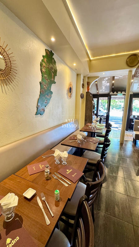 Local commercial - 100 m² - 4 pièces