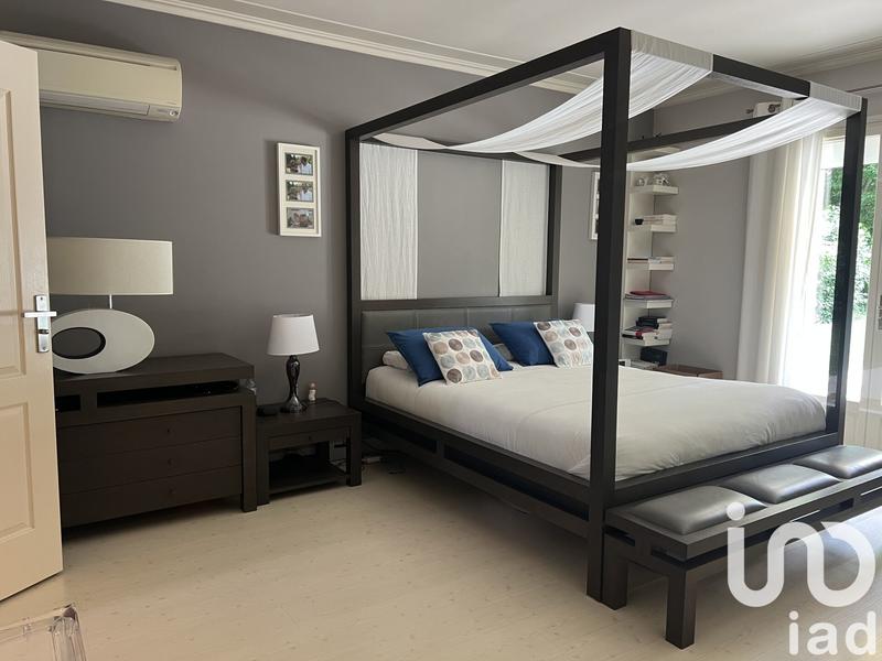 Maison - 235 m² - 8 pièces