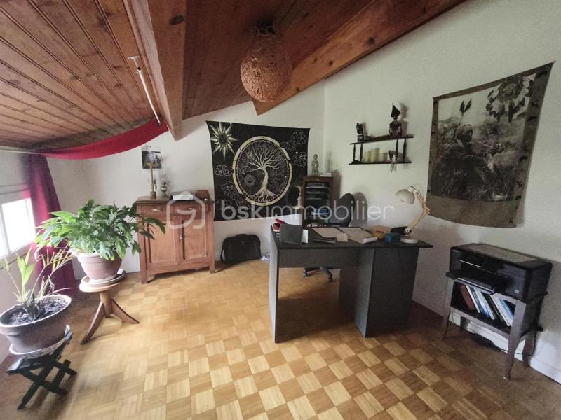 Propriété - 225 m² - 9 pièces