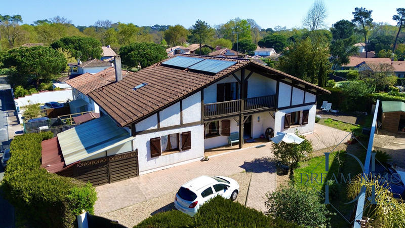 Maison ancienne - 322 m² - 7 pièces