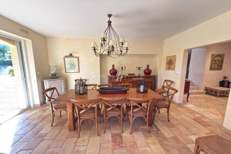 Maison - 280 m² - 7 pièces