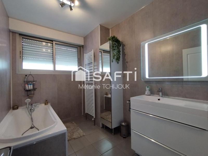 Maison - 215 m² - 9 pièces