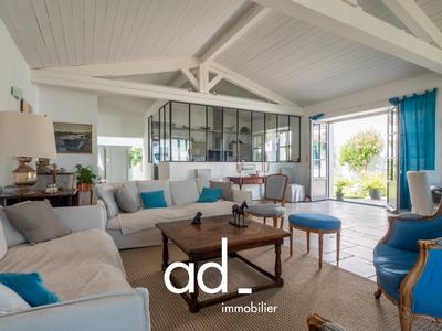 Maison traditionnelle - 320 m² - 12 pièces