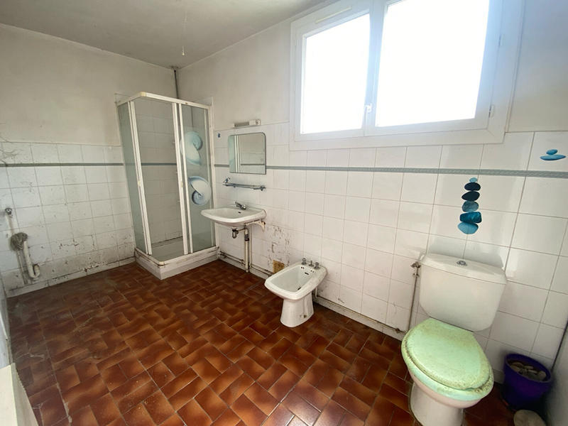 Maison - 675 m² - 10 pièces