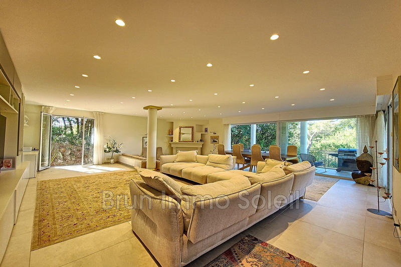 Propriété - 333 m² - 9 pièces