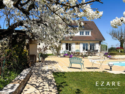 Maison - 239 m² - 9 pièces