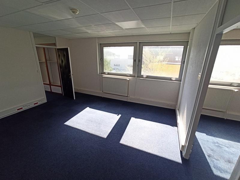 Bureau - 1 700 m²