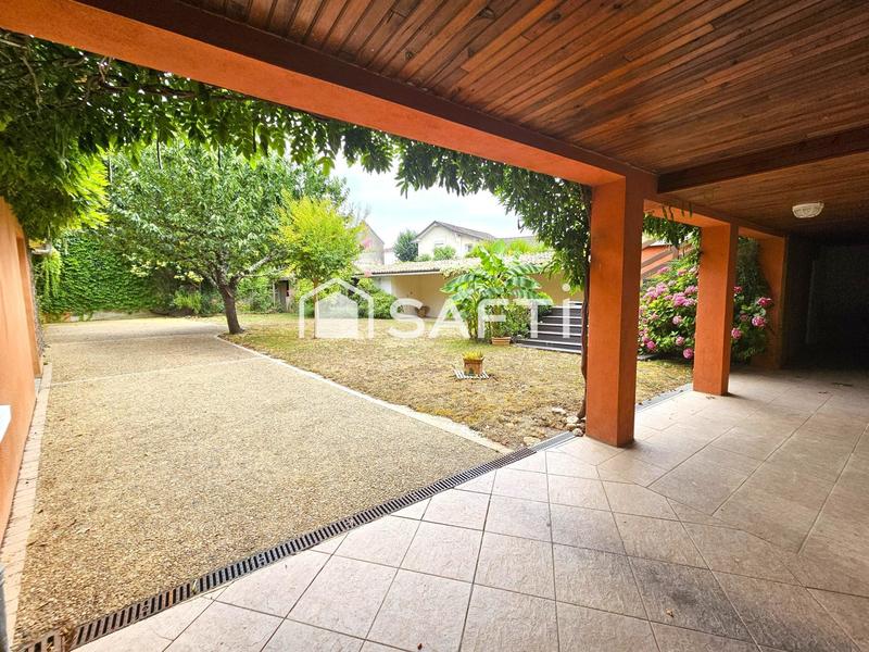 Maison - 286 m² - 9 pièces