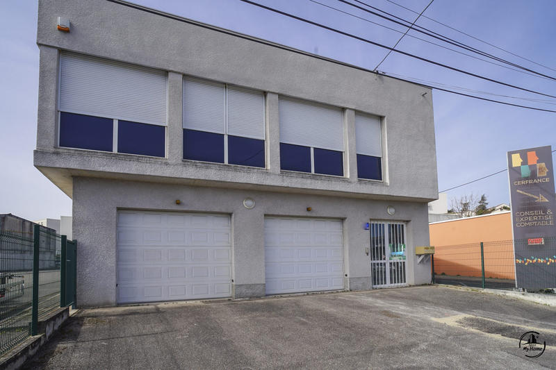 Bureau - 150 m² - 6 pièces