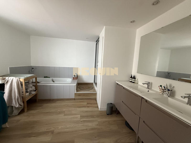 Maison - 121 m² - 5 pièces