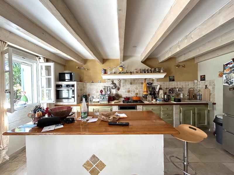 Mas - 243 m² - 8 pièces