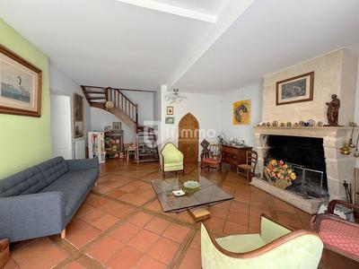 Maison - 281 m² - 12 pièces