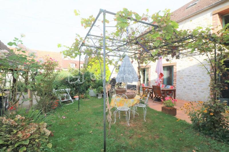 Maison - 230 m² - 7 pièces