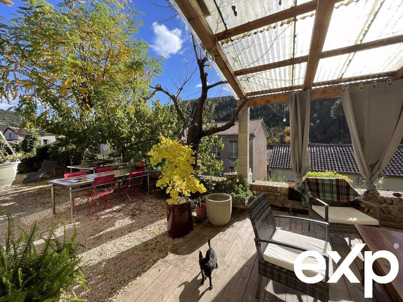 Maison traditionnelle - 195 m² - 8 pièces