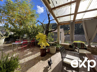 Maison traditionnelle - 195 m² - 8 pièces