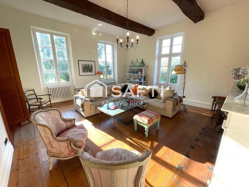 Château - 825 m² - 16 pièces