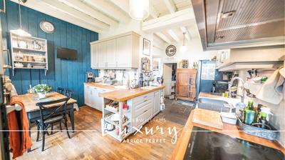 Maison - 465 m² - 14 pièces