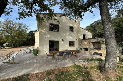 Maison - 200 m² - 2 pièces