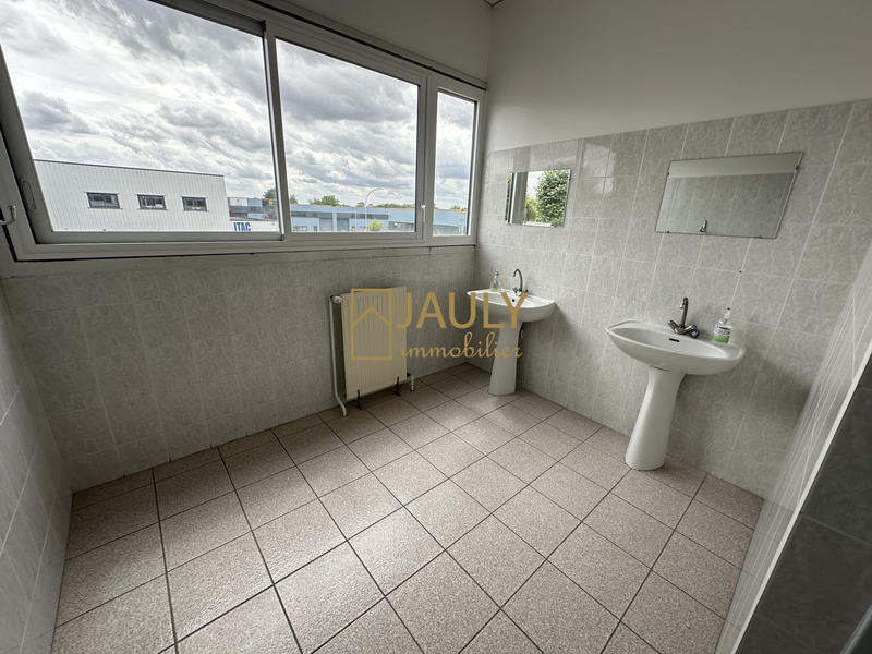 Bureau - 160 m² - 4 pièces