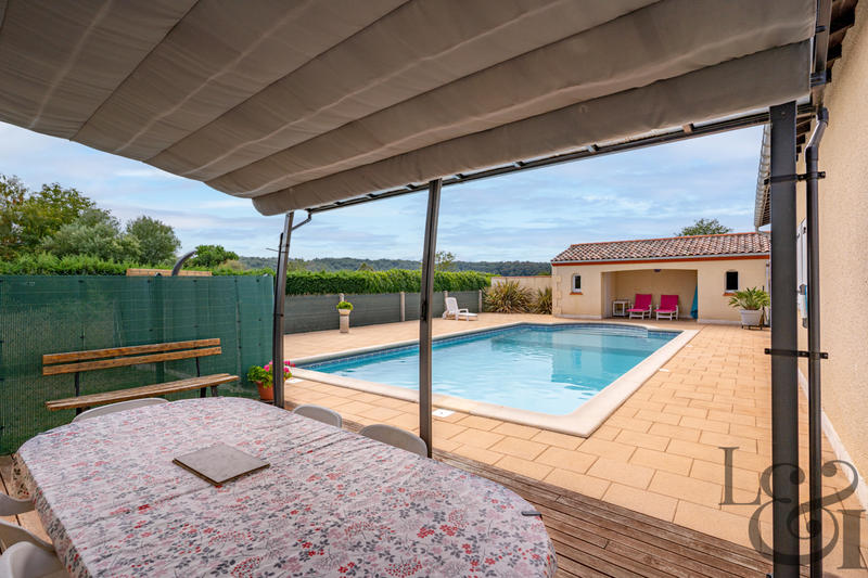 Maison - 240 m² - 11 pièces