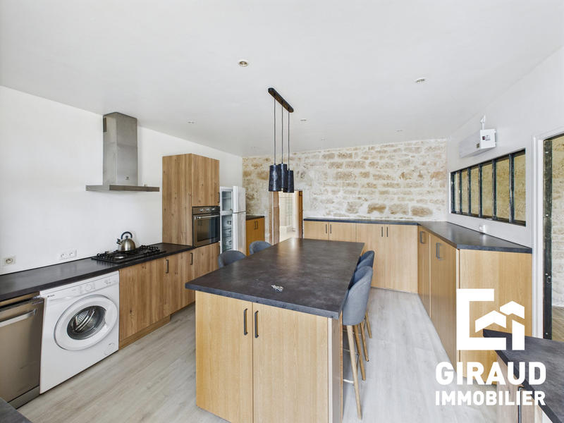 Maison - 210 m² - 6 pièces