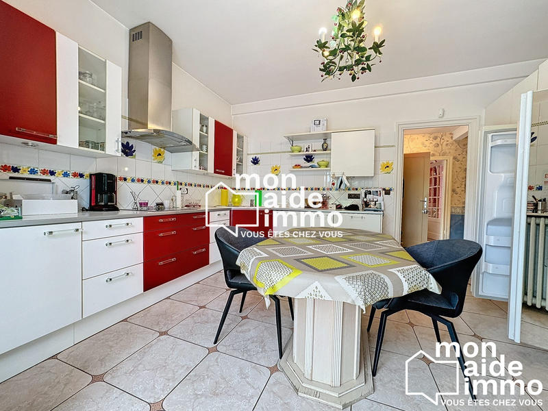 Maison - 300 m² - 15 pièces