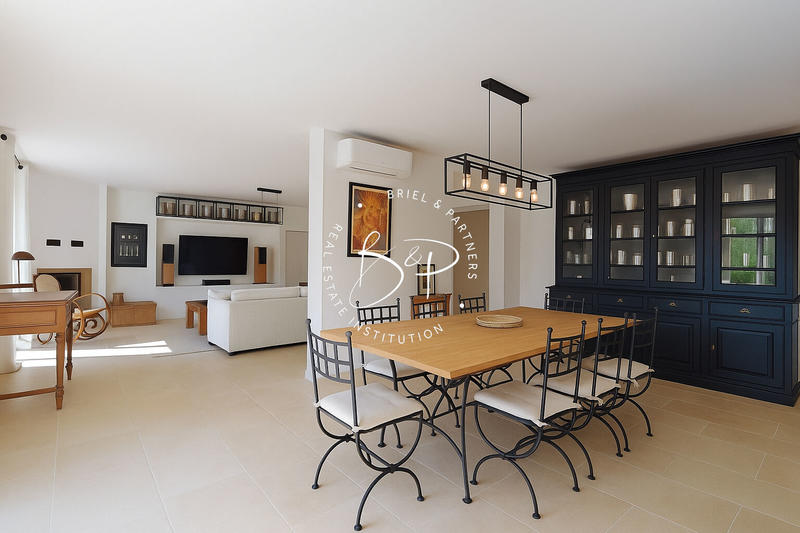 Maison - 331 m² - 8 pièces