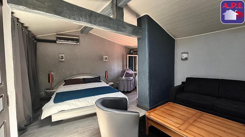 Maison - 220 m² - 5 pièces