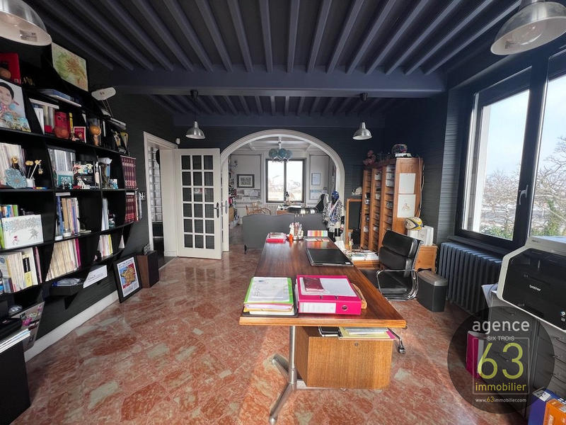 Maison - 269 m² - 9 pièces