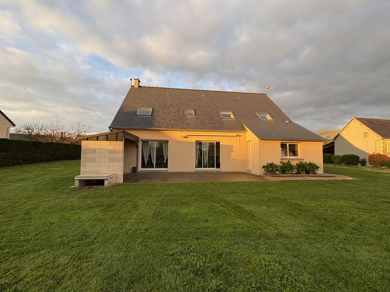 Maison traditionnelle - 165 m² - 8 pièces