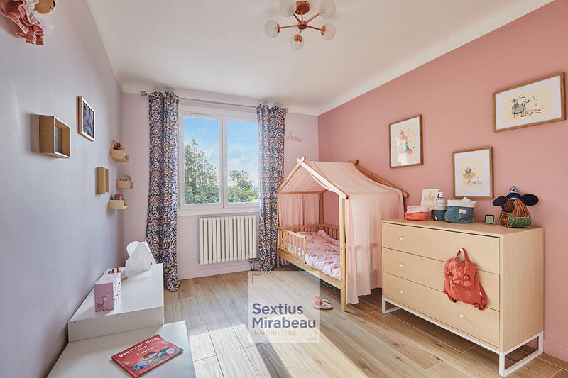 Maison - 245 m² - 9 pièces