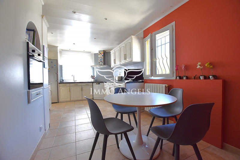 Villa - 206 m² - 9 pièces