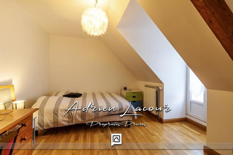 Maison - 222 m² - 12 pièces