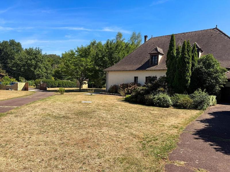 Maison - 275 m² - 12 pièces