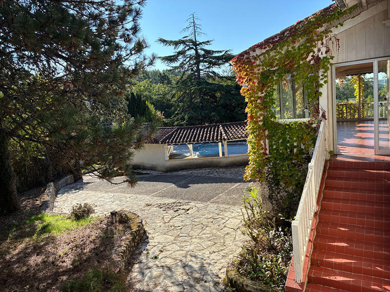 Maison - 226 m² - 8 pièces