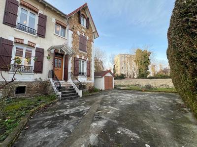 Maison - 80 m² - 5 pièces