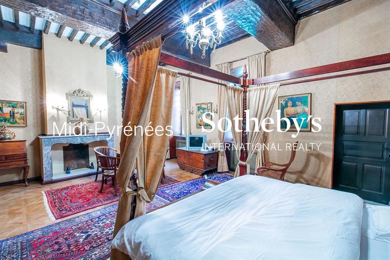 Manoir - 1 000 m² - 28 pièces