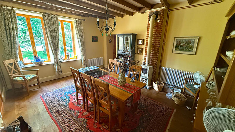 Maison - 265 m² - 9 pièces