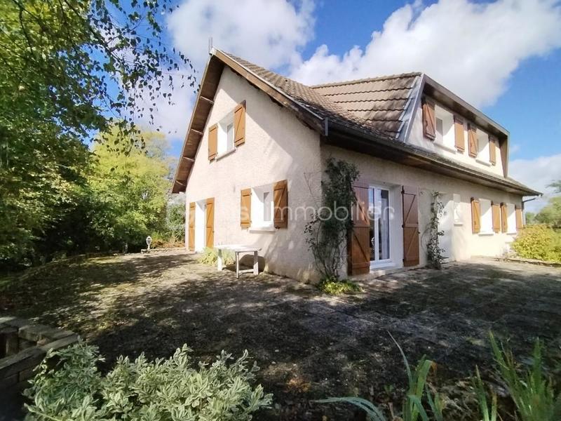 Maison traditionnelle - 222 m² - 9 pièces