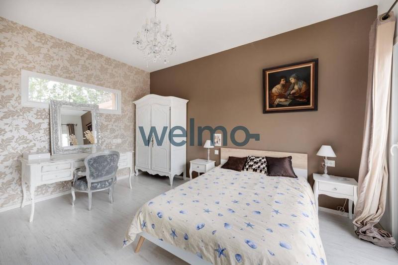 Maison - 300 m² - 14 pièces