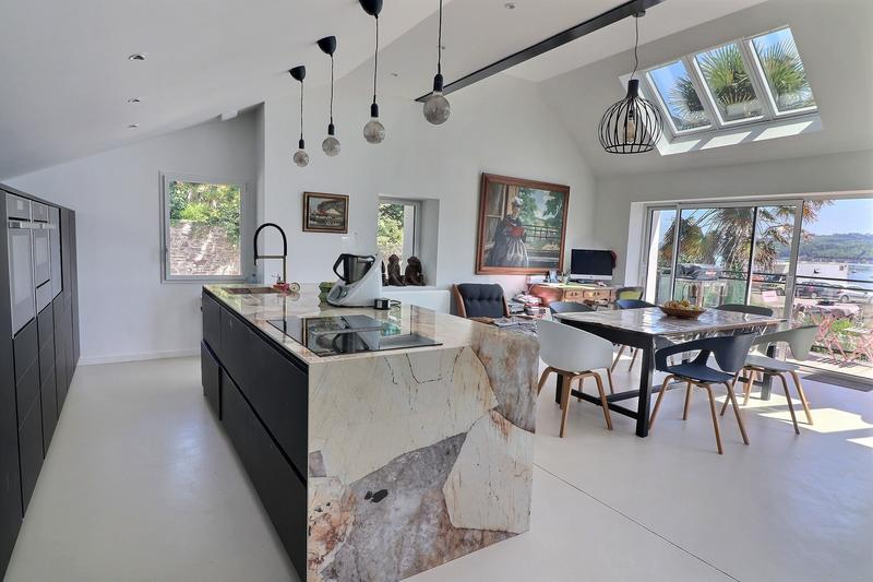 Maison - 280 m² - 9 pièces