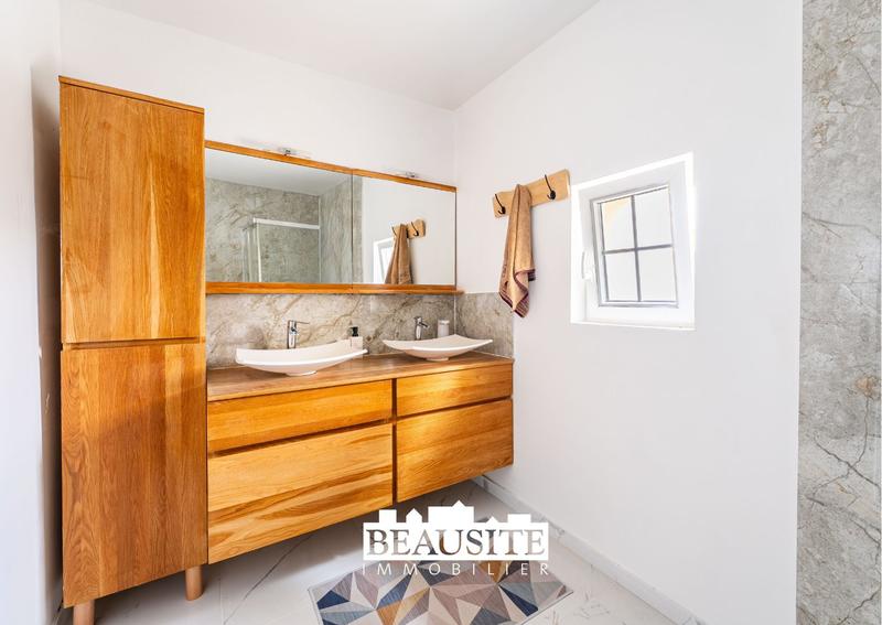 Maison ancienne - 182 m² - 7 pièces