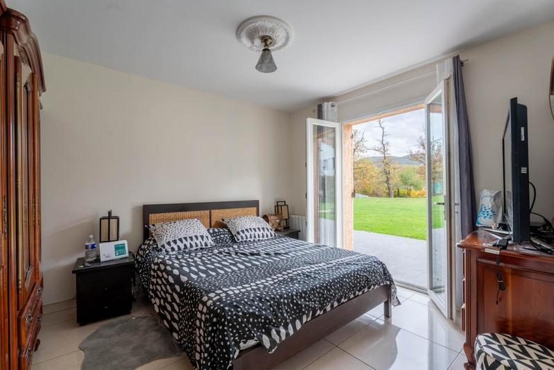 Maison - 210 m² - 8 pièces